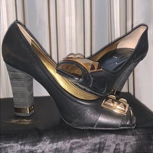 Black 10B BCBG OPEN TOE heel w/ gold buckle